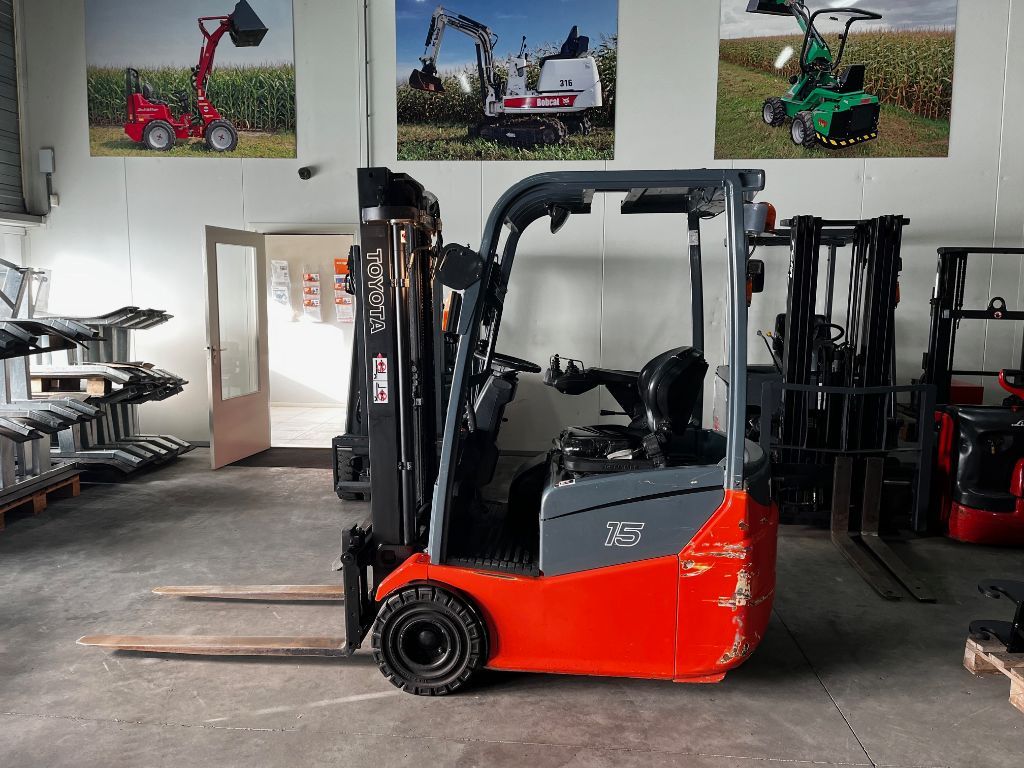 TOYOTA 7FBEST15 TRIPLOMAST, SIDESHIFT, Accu bj 2018, weinig uur.