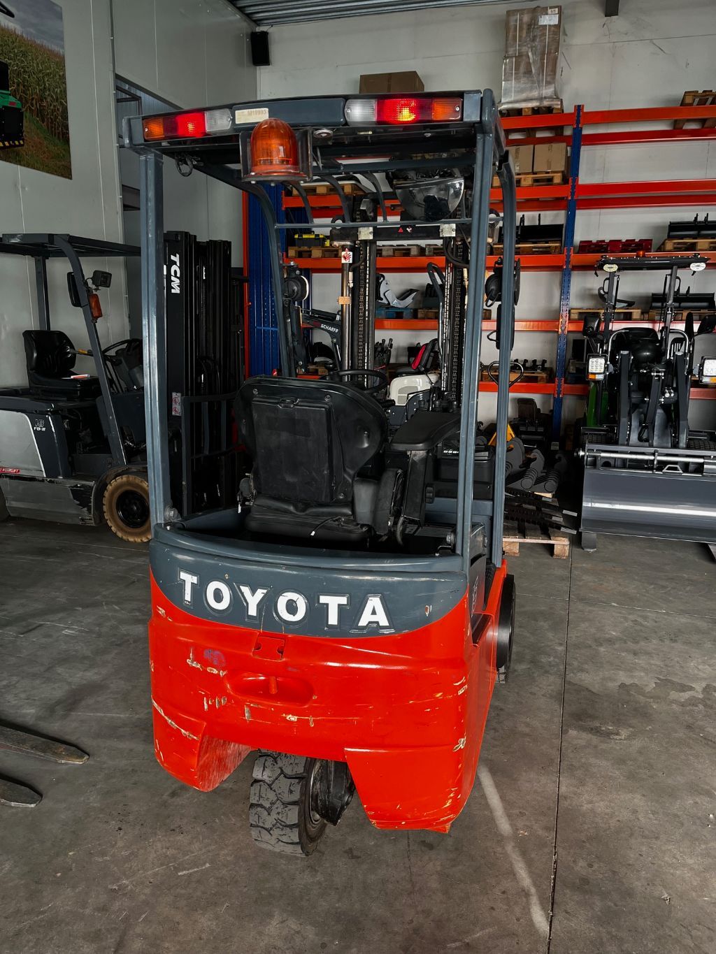 TOYOTA 7FBEST15 TRIPLOMAST, SIDESHIFT, Accu bj 2018, weinig uur.