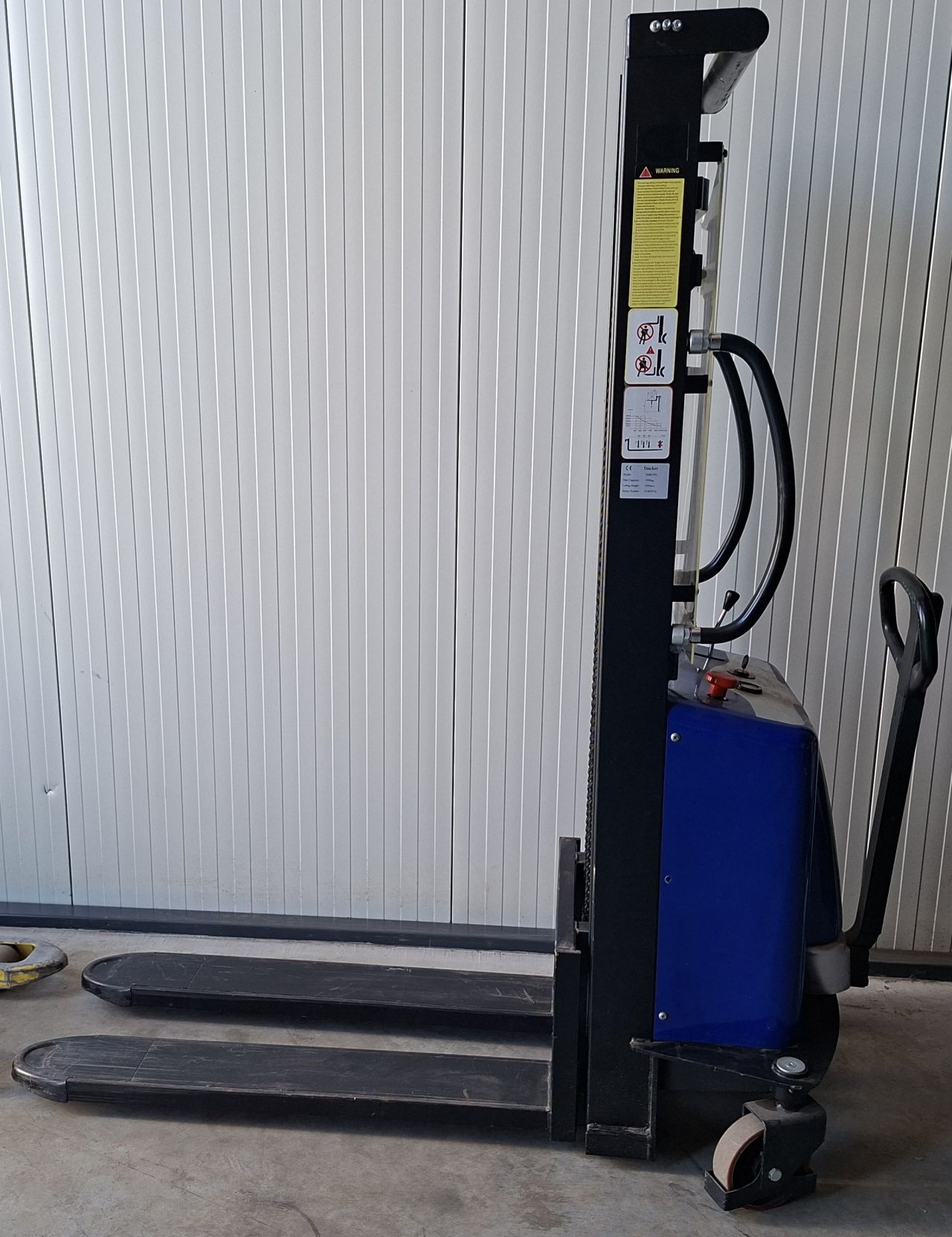 Semi elektrische stapelaar 3000 mm 1000 kg