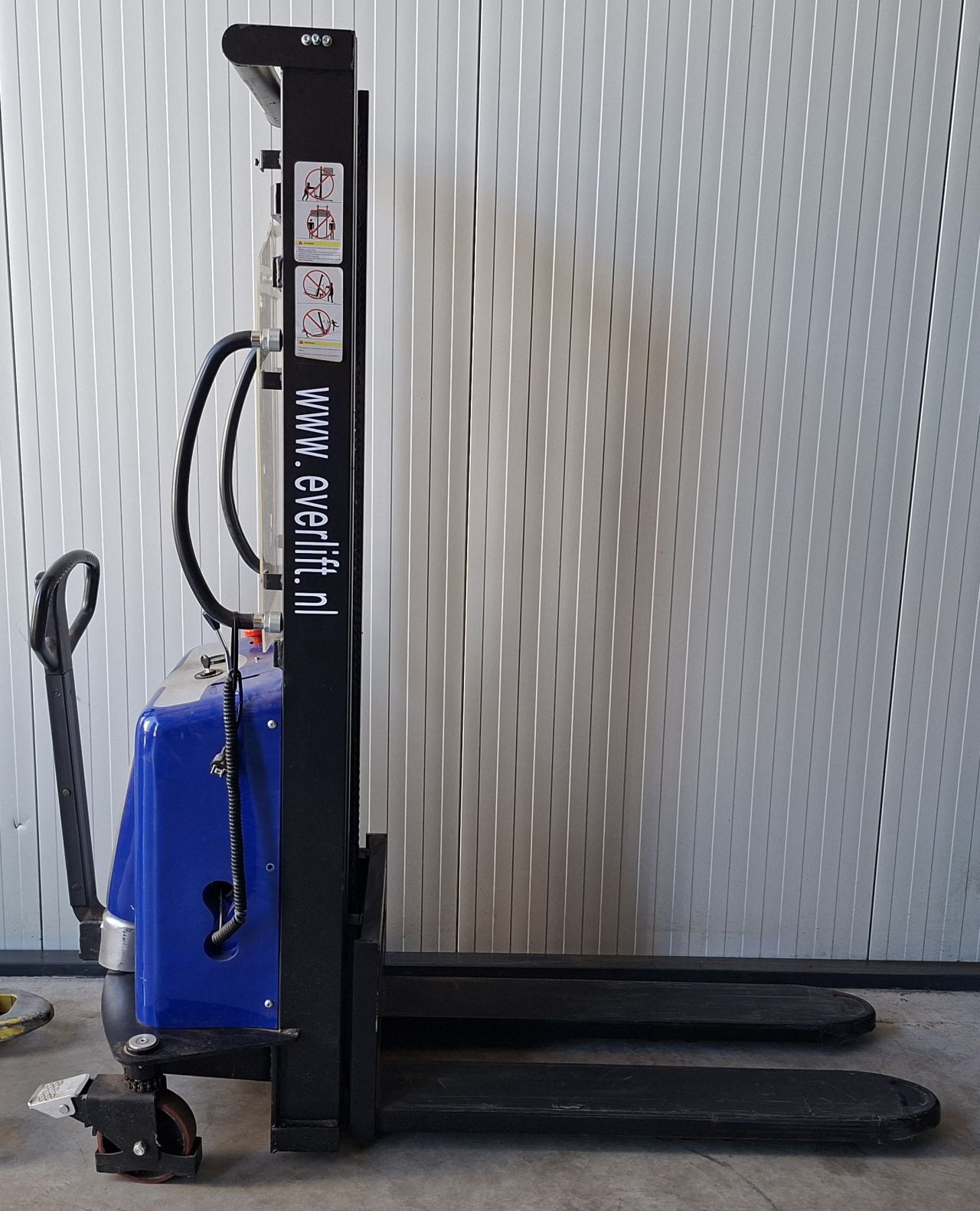 Semi elektrische stapelaar 3000 mm 1000 kg