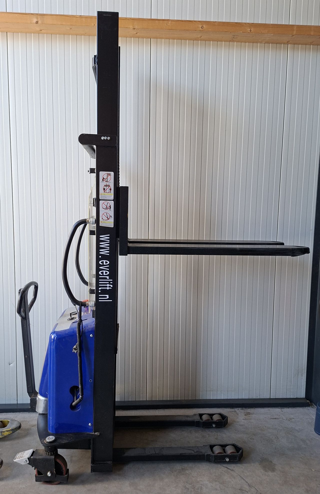 Semi elektrische stapelaar 3000 mm 1000 kg