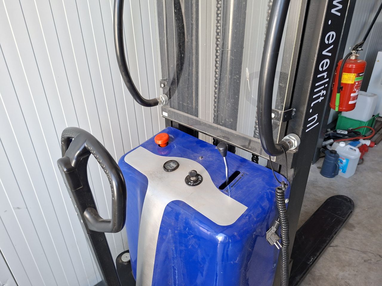 Semi elektrische stapelaar 3000 mm 1000 kg