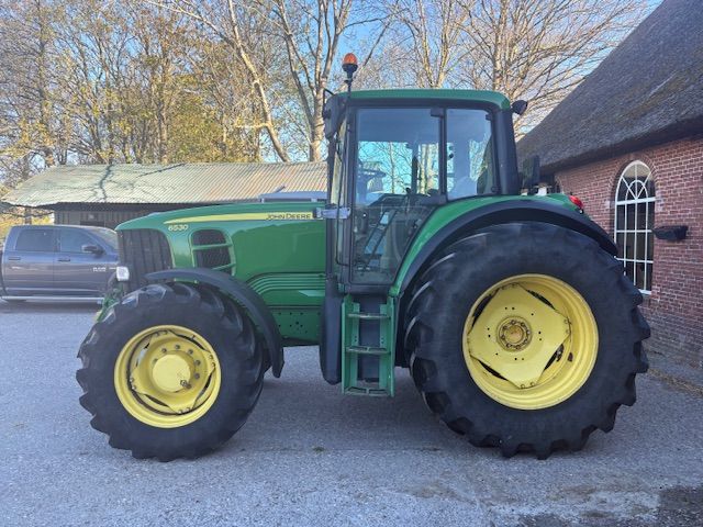 John deere 6530