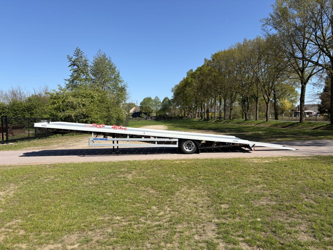 Be oplegger VF MINITRAILER ambulance auto transporter met Lier