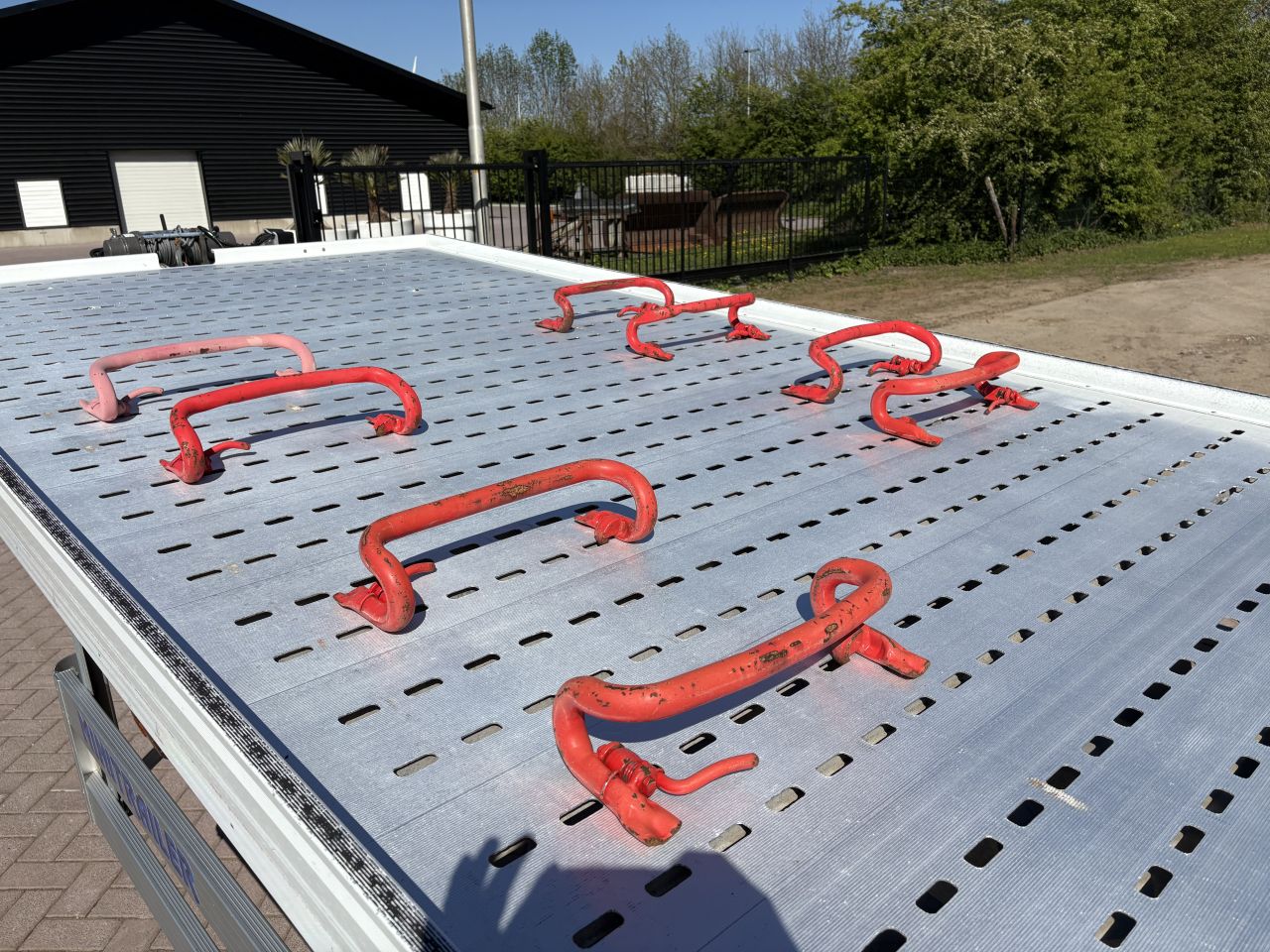 Be oplegger VF MINITRAILER ambulance auto transporter met Lier