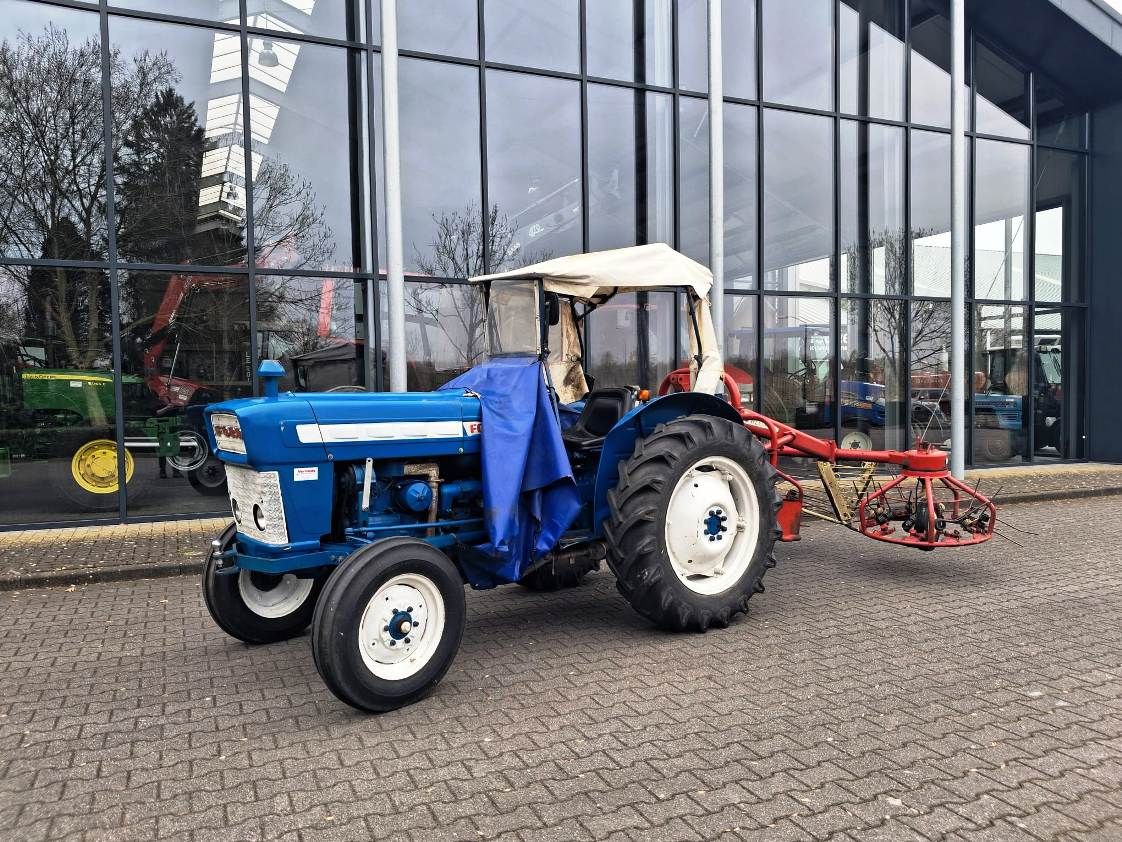 Ford 2000 + PZ Strela hooimachine