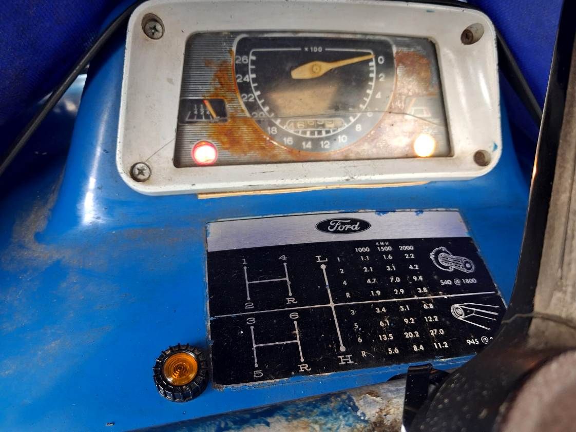 Ford 2000 + PZ Strela hooimachine