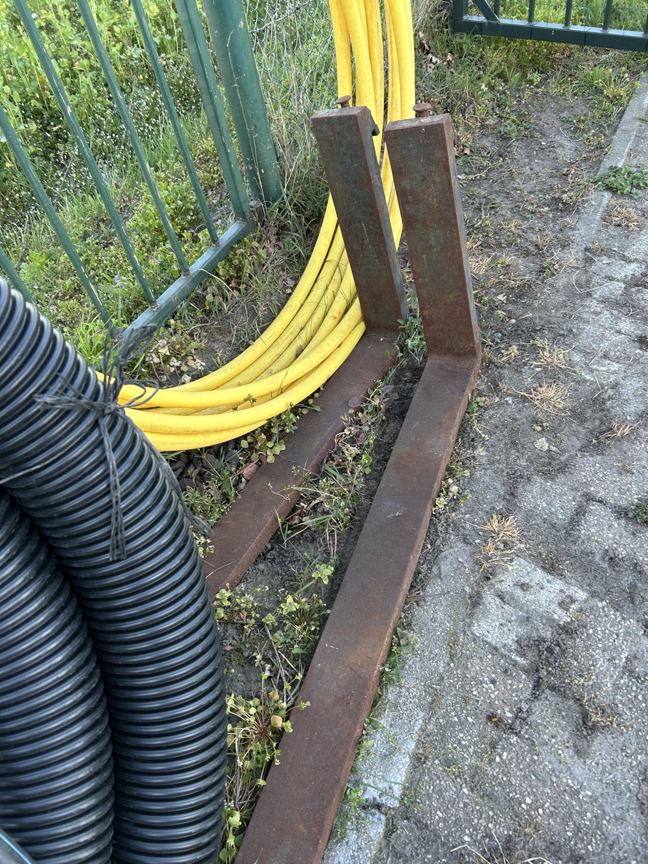 Palletvorken lengte 150 cm breedte 13 cm dikte 4 cm.