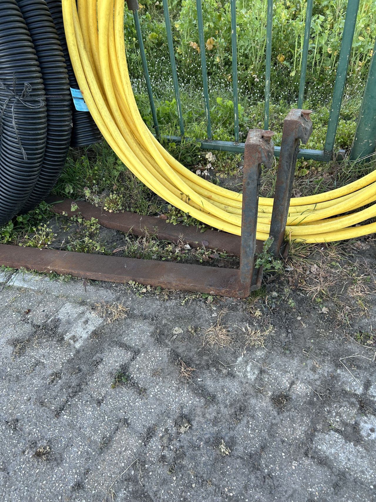 Palletvorken lengte 150 cm breedte 13 cm dikte 4 cm.