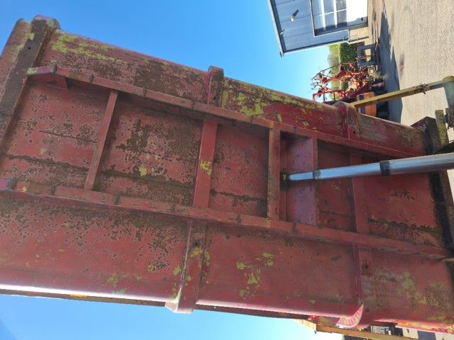 Schuitemaker kipper met kenteken.