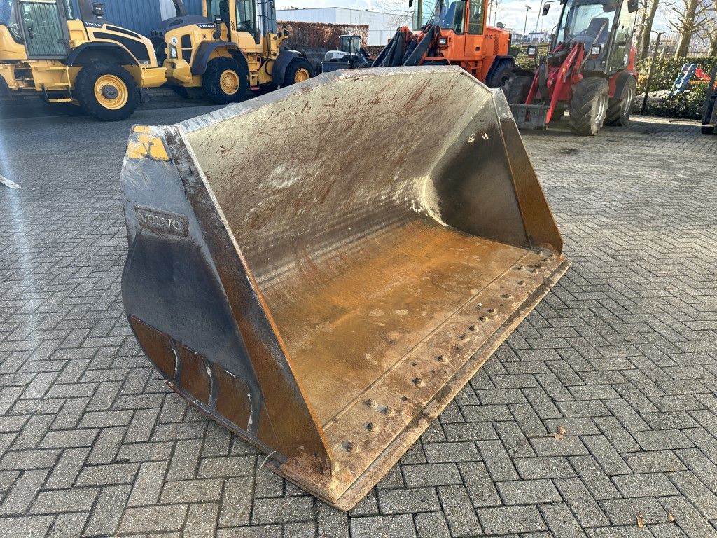 VOLVO DICHTE BAK 2650 BREED