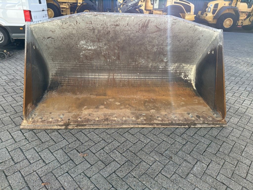 VOLVO DICHTE BAK 2650 BREED