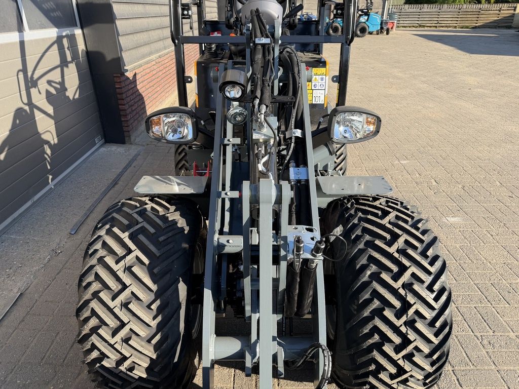 Giant G2700 X-TRA HD+ shovel / kniklader NIEUW budget