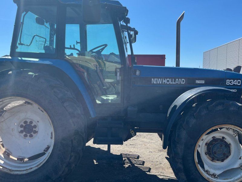 New Holland 8340