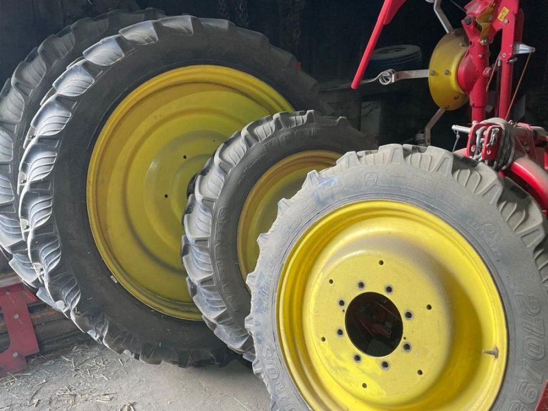 Pflegeräder zu John Deere