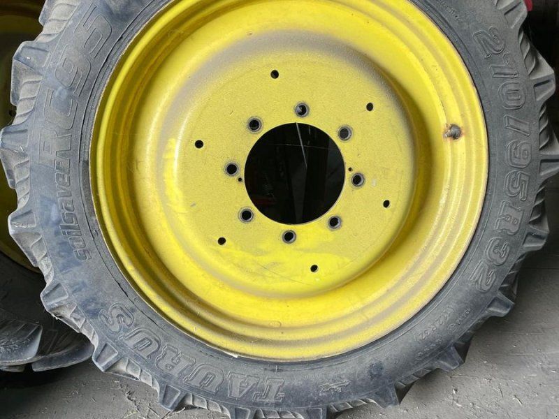 Pflegeräder zu John Deere