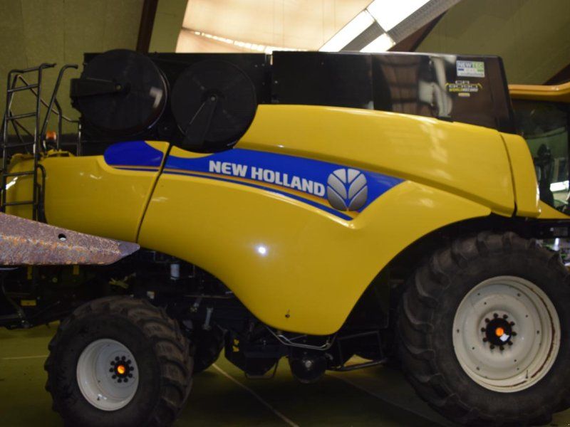 New Holland CR 9090 Eleion