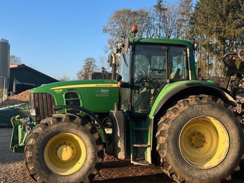 John Deere 7530
