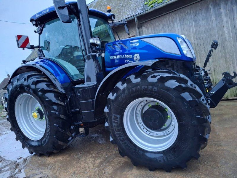 New Holland T7 300 AC PLM