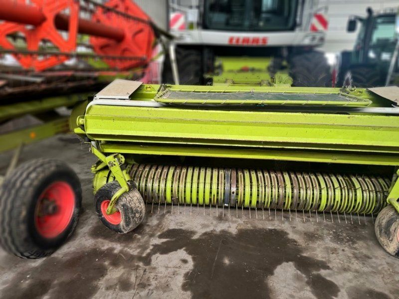 Claas PU 300 HD L PRO mit Rollenniederhalter