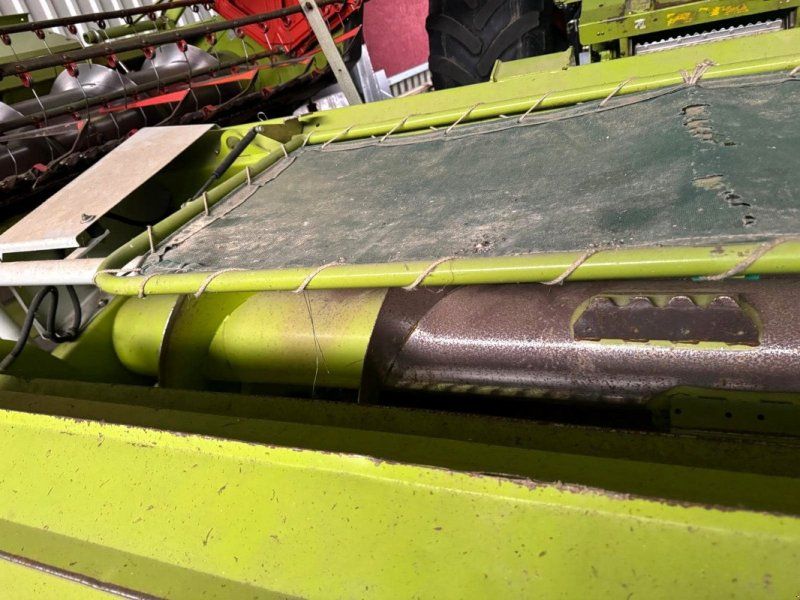 Claas PU 300 HD L PRO mit Rollenniederhalter