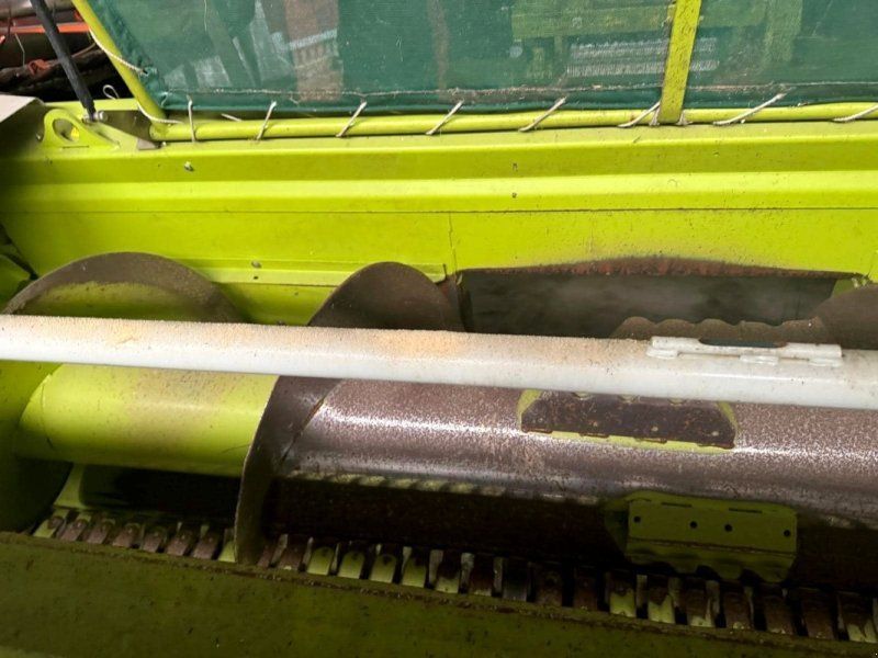 Claas PU 300 HD L PRO mit Rollenniederhalter