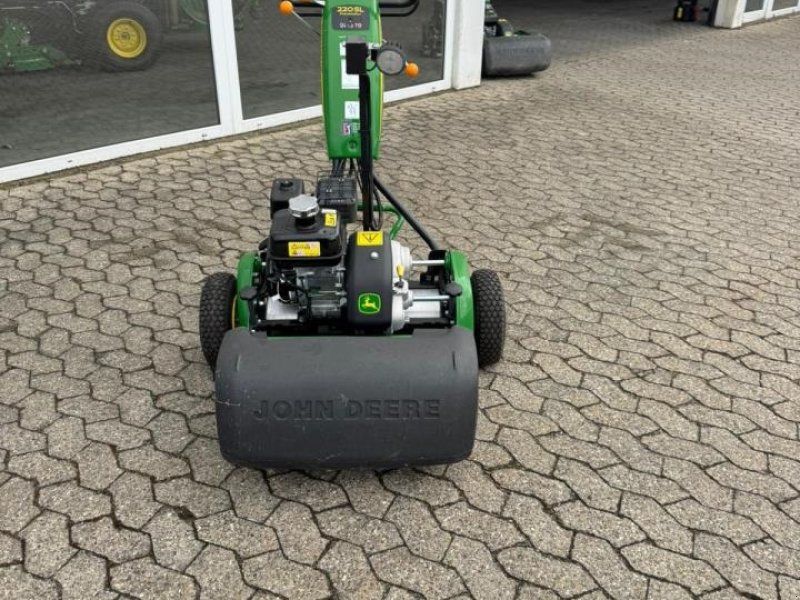 John Deere 220SL PRECISION CUT