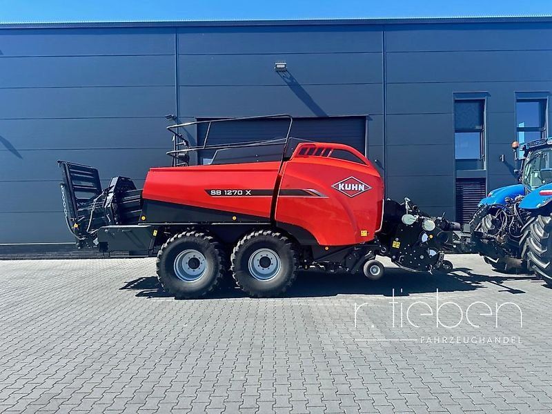 Kuhn SB1270 X OC Omnicut Quaderballenpresse mit Vorbauhäcksler CBB200
