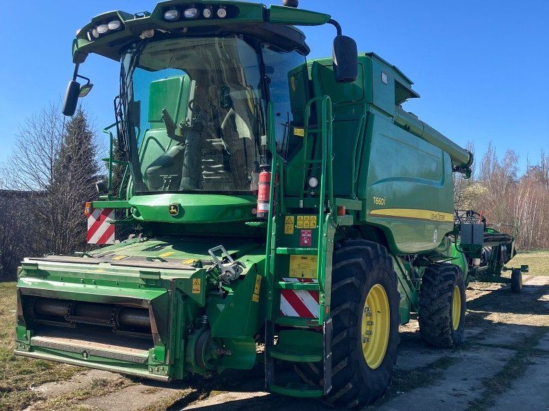 John Deere T660i mit 625PF Schneidwerk