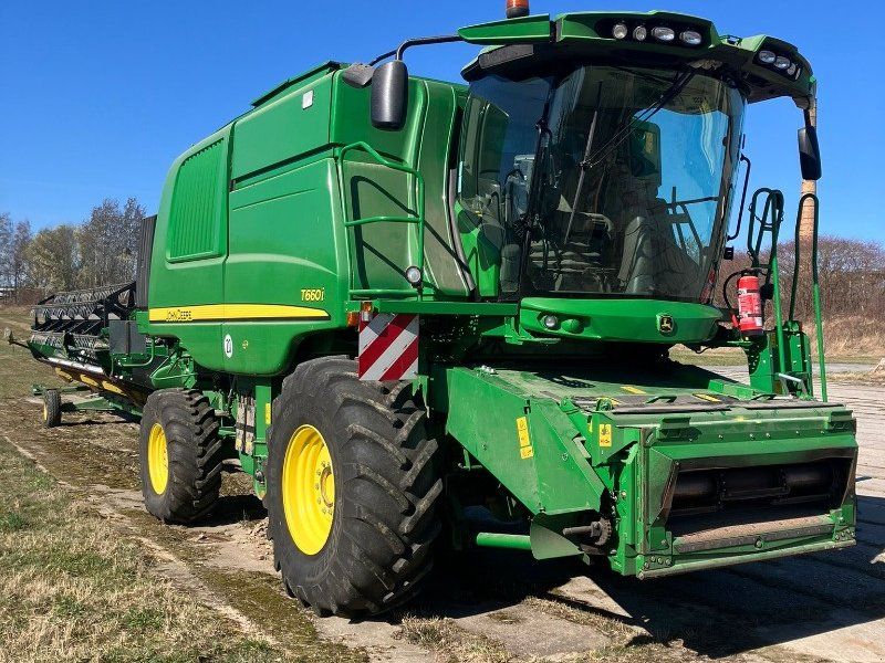 John Deere T660i mit 625PF Schneidwerk