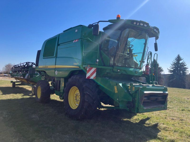 John Deere T660i mit 625PF Schneidwerk