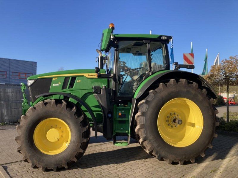 John Deere 6R215