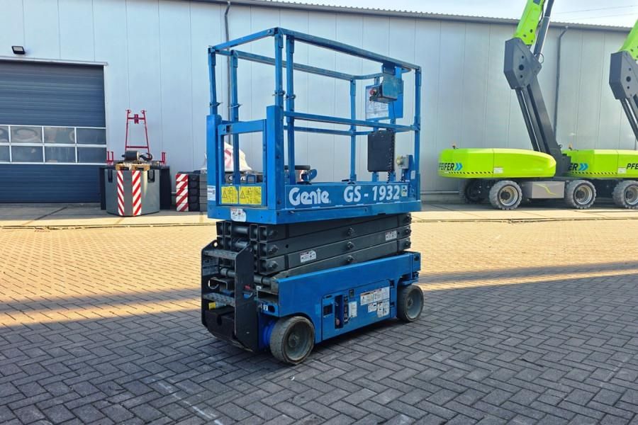 Genie GS1932 Electric, Working Height 7.8 m, 227kg Capac
