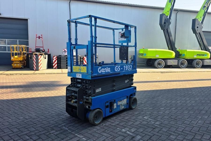 Genie GS1932 Electric, Working Height 7.8 m, 227kg Capac