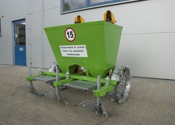 Aardappelpootmachine 2 rijer + aanaarder voor een mooi prijsje