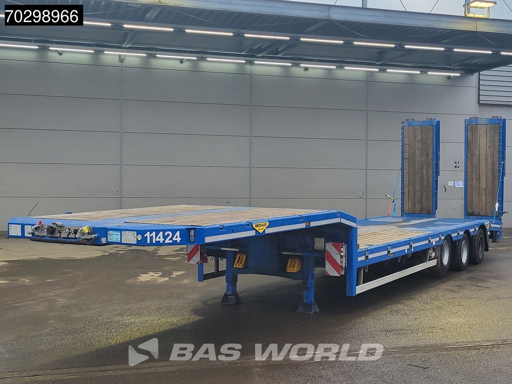 Broshuis 3ASD-18-30/0 Lift + Steering Axle Hydraulic Ramps