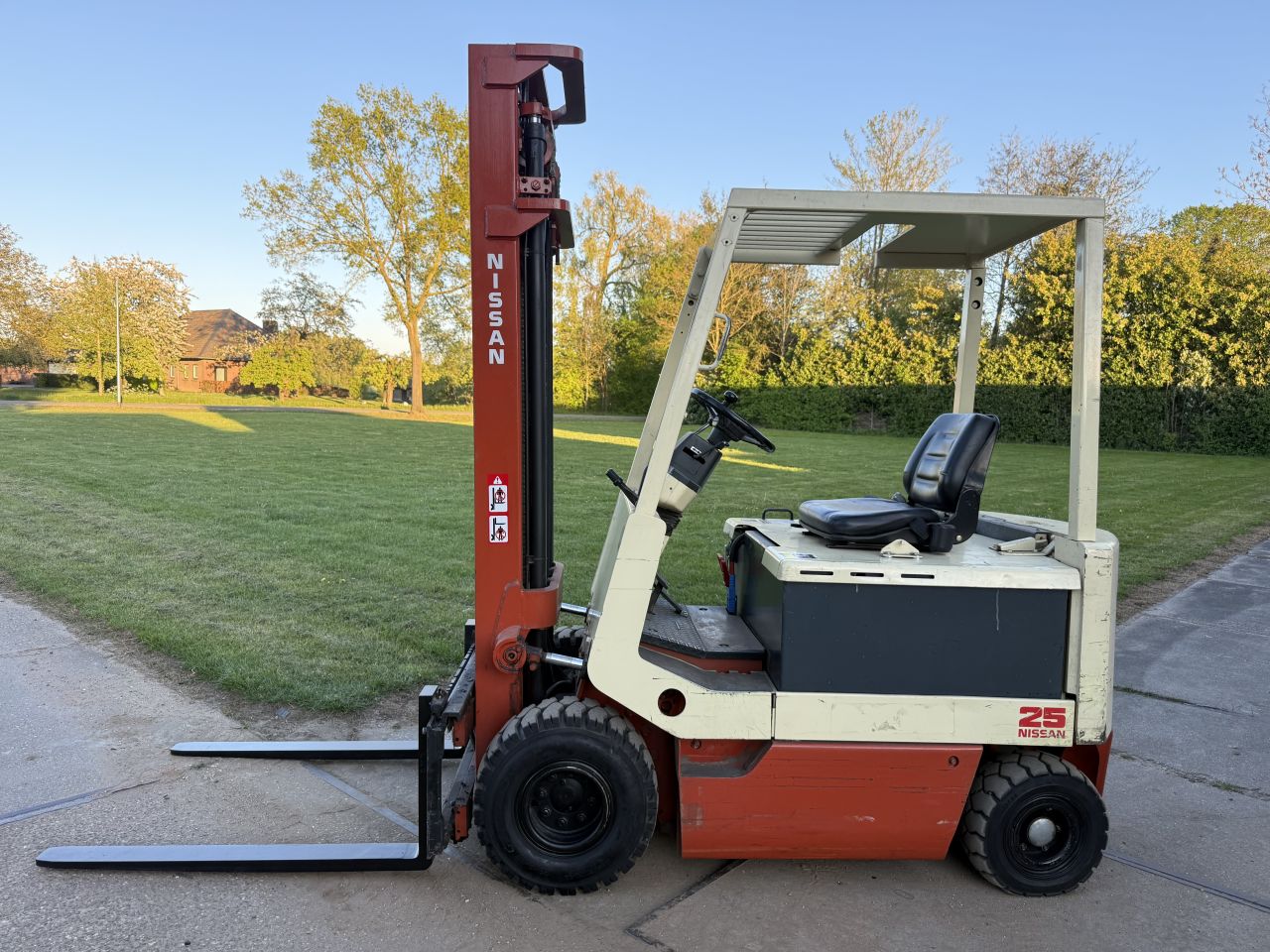 Nissan 2500KG elektrisch | Sideshift | luchtbanden | keuring