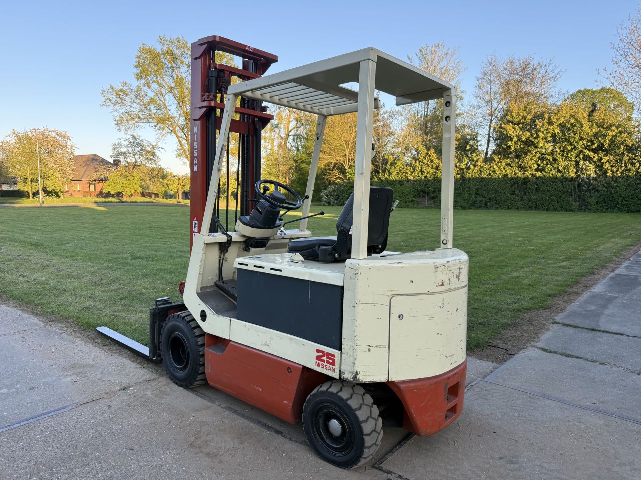 Nissan 2500KG elektrisch | Sideshift | luchtbanden | keuring