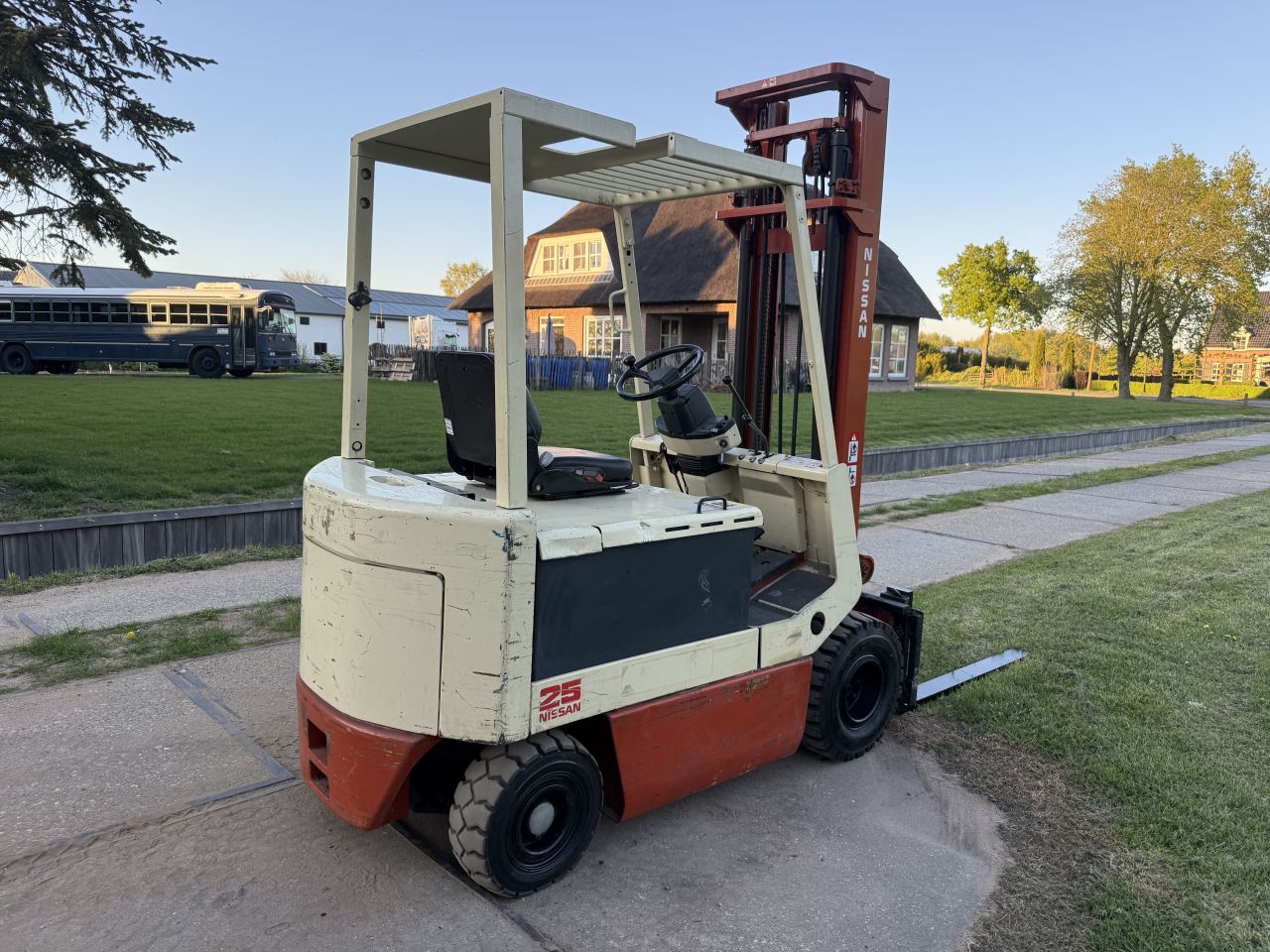 Nissan 2500KG elektrisch | Sideshift | luchtbanden | keuring