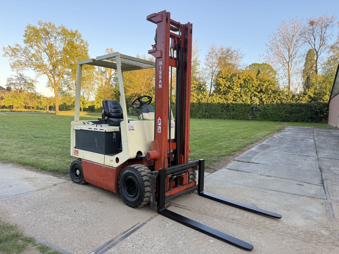 Nissan 2500KG elektrisch | Sideshift | luchtbanden | keuring