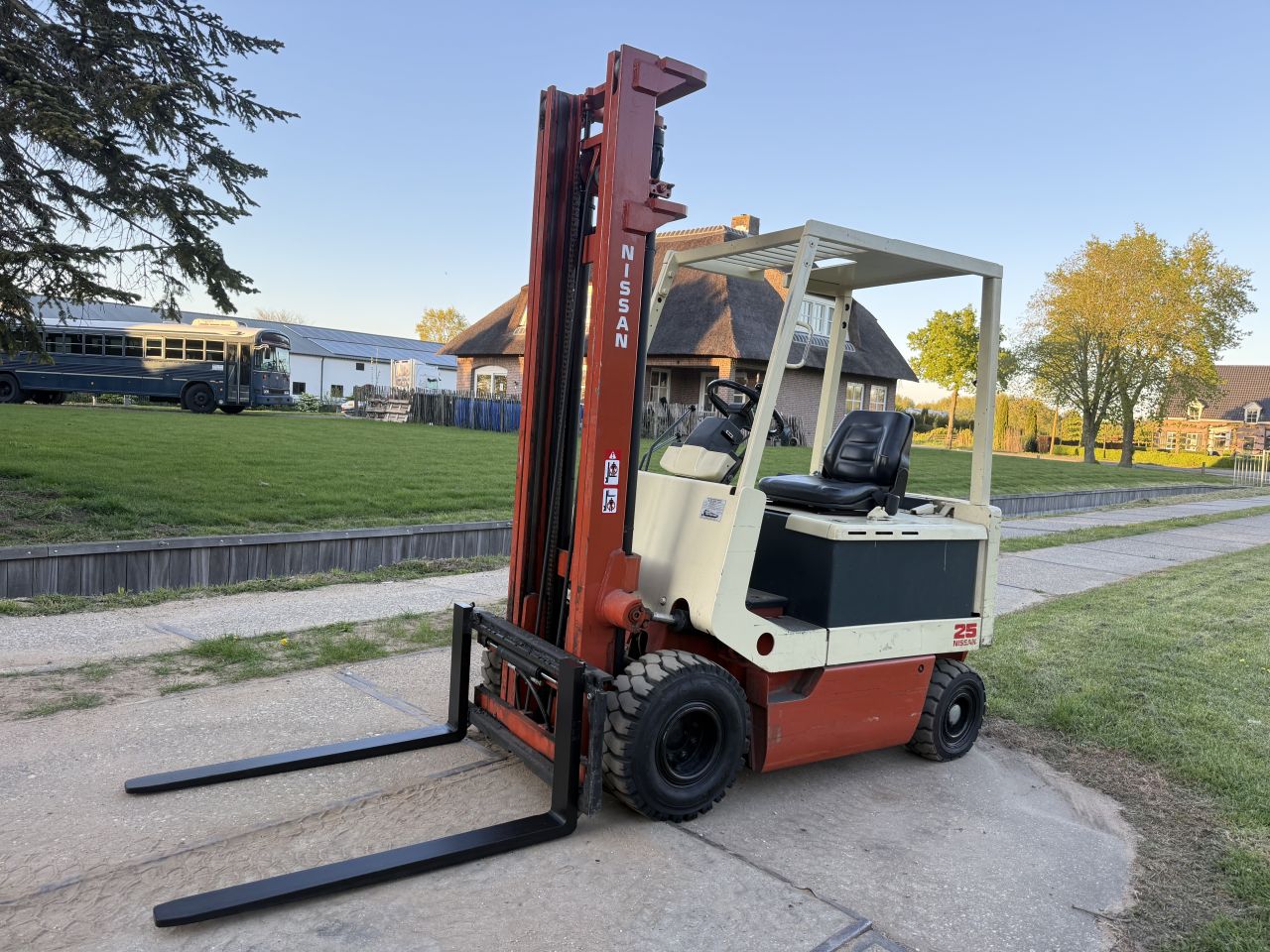 Nissan 2500KG elektrisch | Sideshift | luchtbanden | keuring