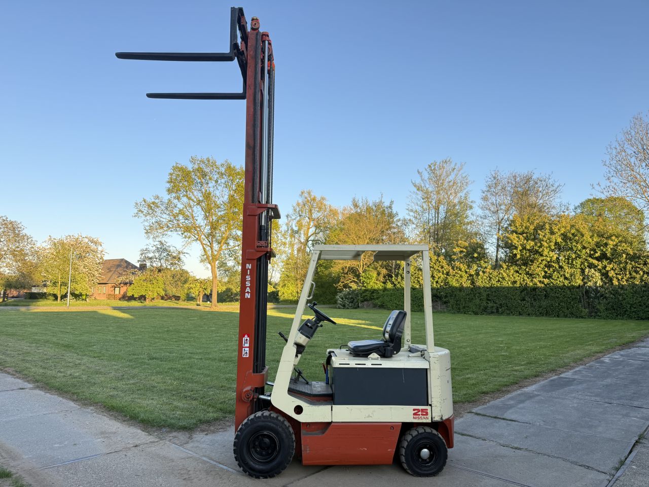 Nissan 2500KG elektrisch | Sideshift | luchtbanden | keuring