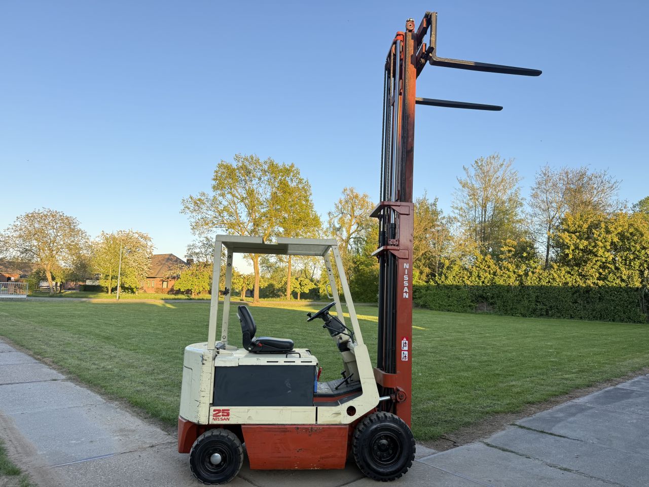 Nissan 2500KG elektrisch | Sideshift | luchtbanden | keuring