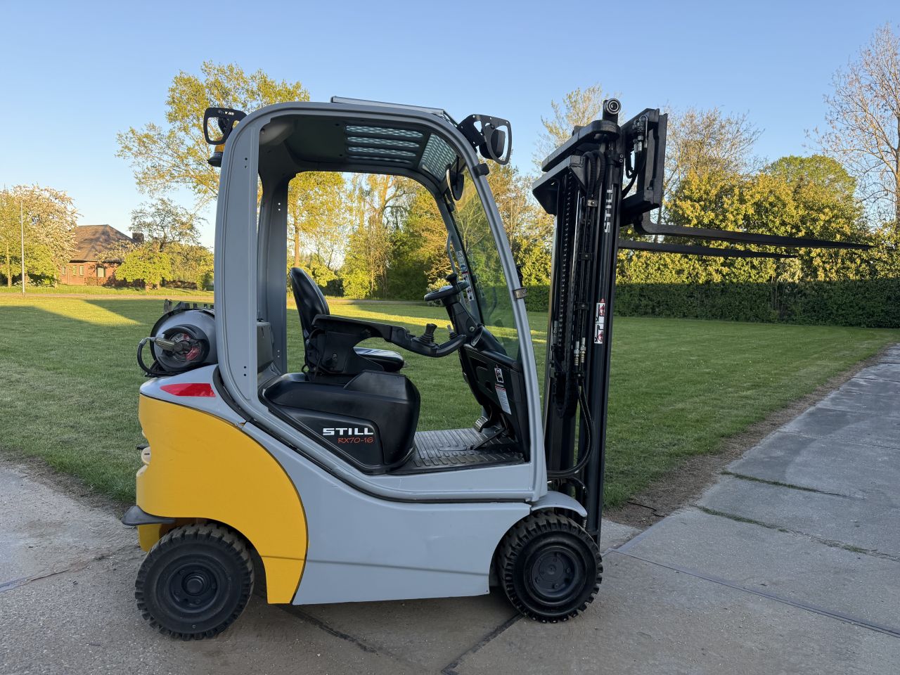 Still 1600KG LPG heftruck BJ2011 freelift Sideshift nw banden