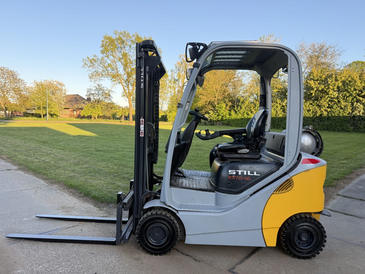 Still 1600KG LPG heftruck BJ2011 freelift Sideshift nw banden