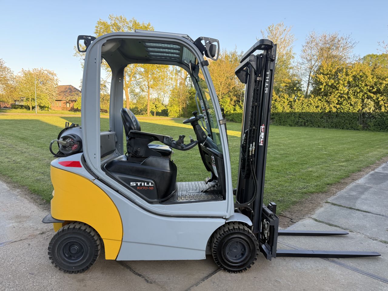 Still 1600KG LPG heftruck BJ2011 freelift Sideshift nw banden