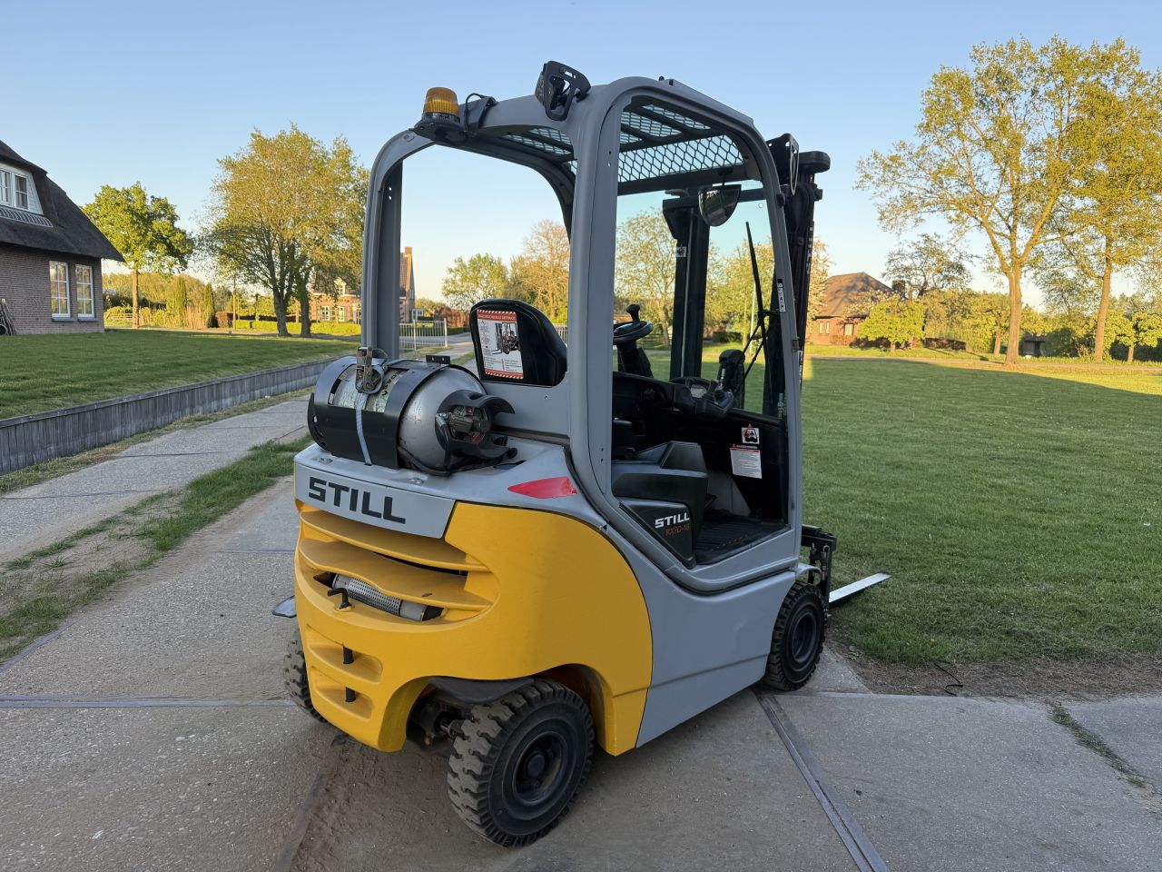 Still 1600KG LPG heftruck BJ2011 freelift Sideshift nw banden