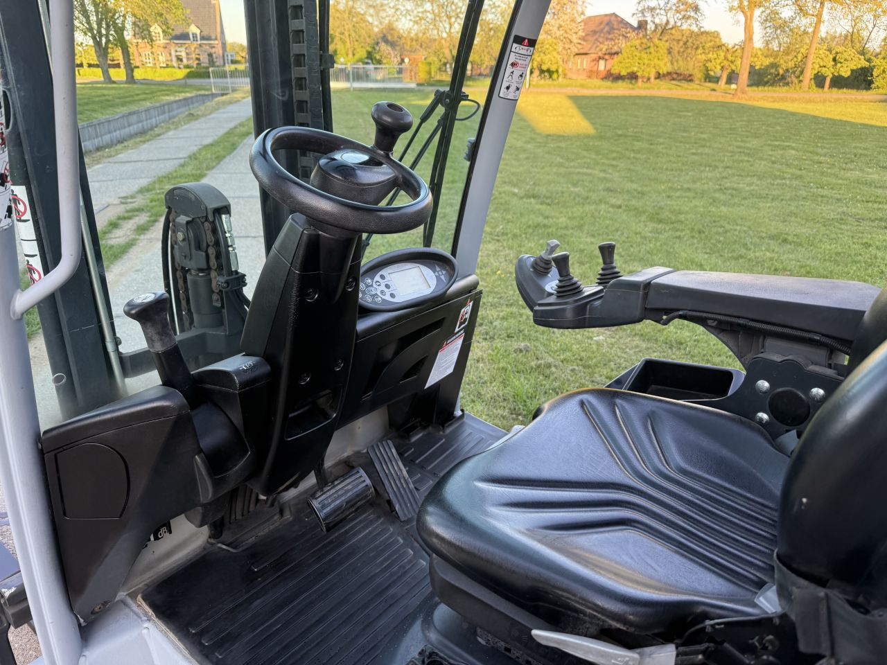 Still 1600KG LPG heftruck BJ2011 freelift Sideshift nw banden