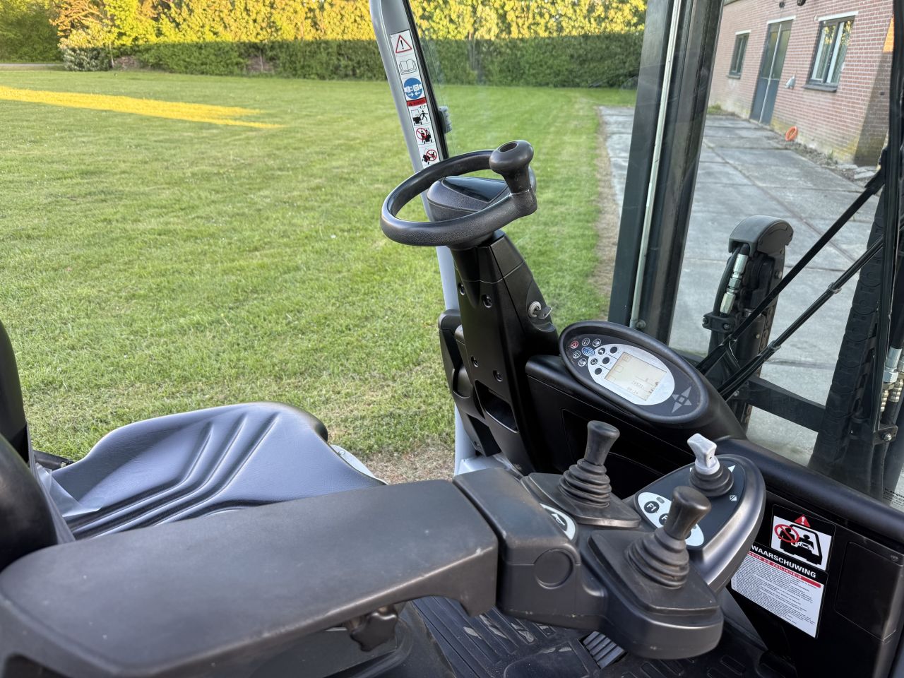 Still 1600KG LPG heftruck BJ2011 freelift Sideshift nw banden