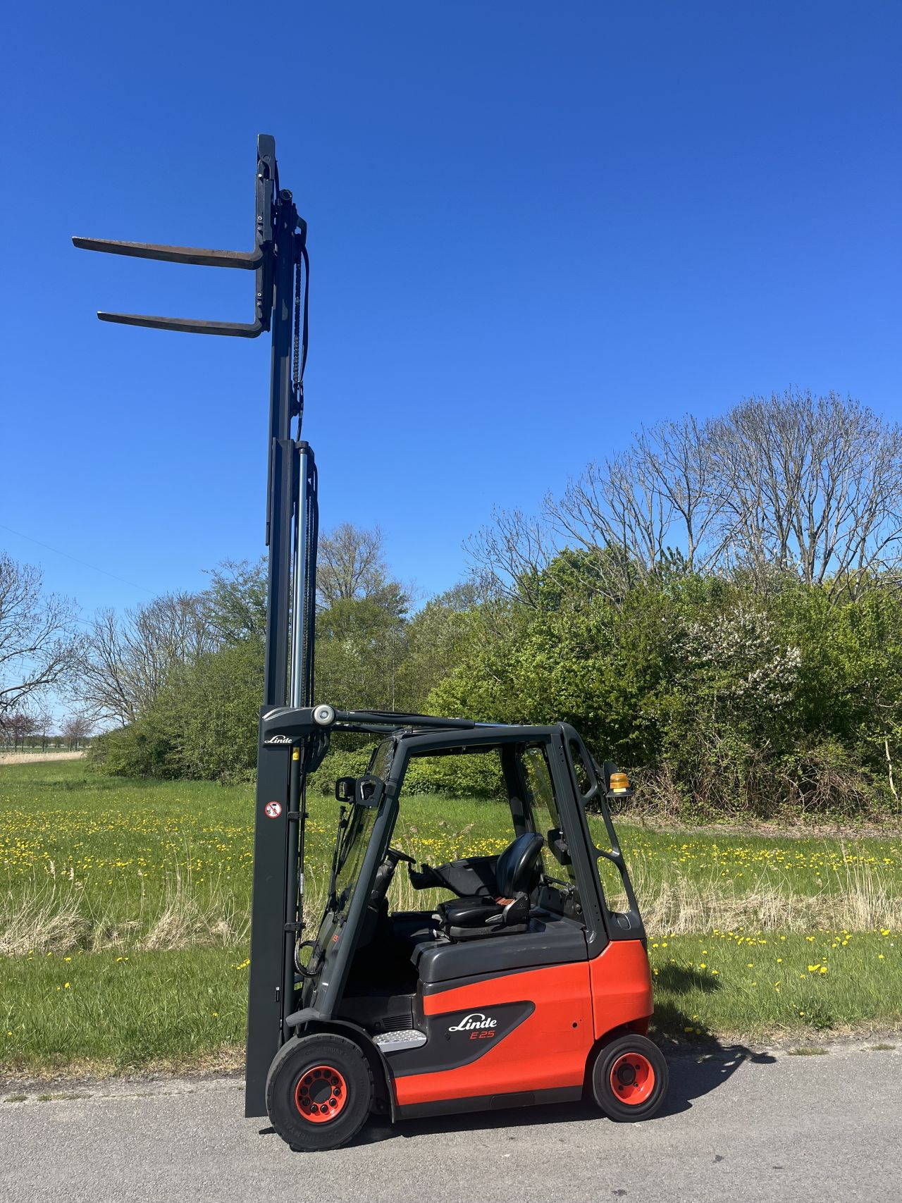 Linde E25-01 elektrische heftruck triplo vorkversteller